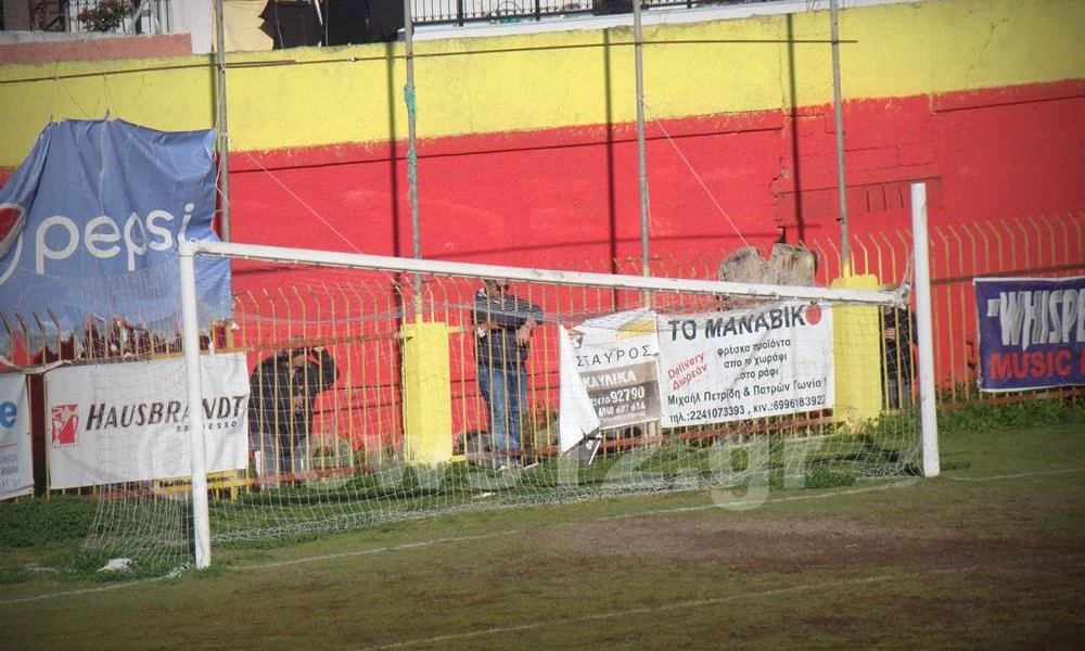 Απίστευτο! Έσπασε δοκάρι κατά τη διάρκεια αγώνα - Εικόνες